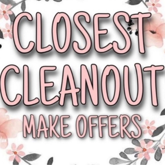 Motivated to empty closet!! Everything must go!! Make offers NOW! - Picture 3 of 3